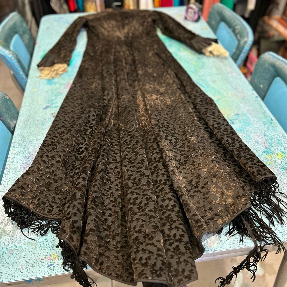 1900s Antique Velvet Dress - Picture 9 of 16